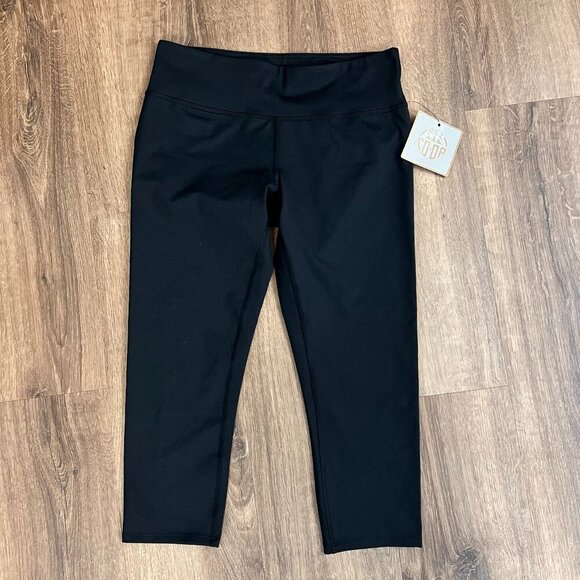 NEW REI Tech Tight Capri Black Leggings Sz M - Picture 1 of 7